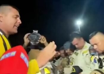 Bombeiros oram após mais de 40 horas de trabalho na Venezuela: “Multiplica nossa força”
