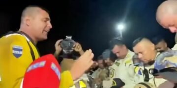 Bombeiros oram após mais de 40 horas de trabalho na Venezuela: “Multiplica nossa força”