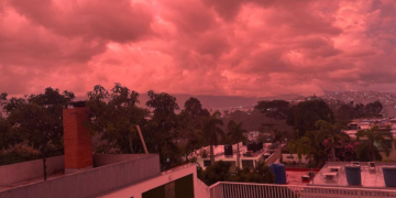 Céu vermelho em Caracas após terremotos chama atenção: “Apocalíptico”