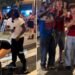 Evangelista de rua continua pregando mesmo sendo assediado nos EUA: “Se arrependam”