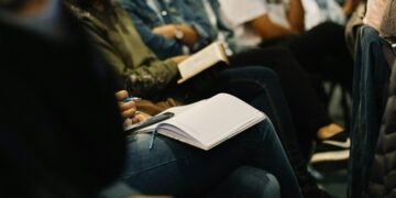 Quase metade dos cristãos nos EUA diz confiar na IA para apoiar seu crescimento espiritual