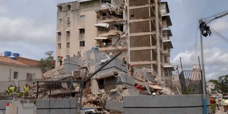 Fiéis sobrevivem após templo ser atingido por terremoto: “Deus quis nos salvar”