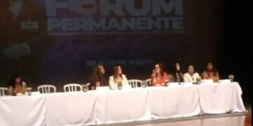 Especialistas criticam promotora que repreendeu fala sobre Deus em evento: “Abuso de poder”