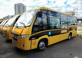 Governo de RO entrega ônibus acessíveis e impressoras Braille para ampliar inclusão na Educação