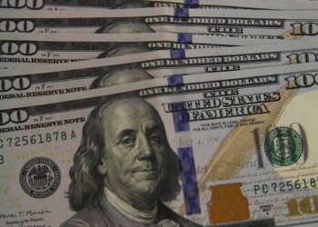 Dólar cai a R$ 5,13, e bolsa recua em dia de ajuste no mercado