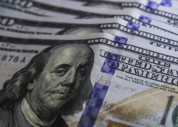 Dólar cai para R$ 5,10, após juros serem mantidos nos EUA