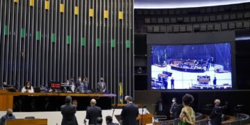 Dino intima partidos a explicar controle de emendas parlamentares