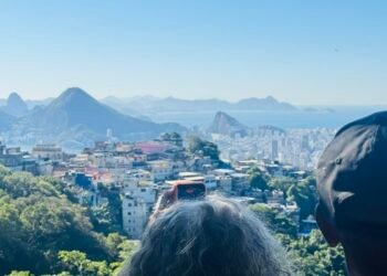 Trilha na Rocinha mostra Mata Atlântica e recuperação florestal no Rio