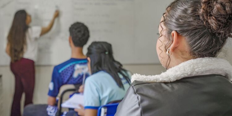 Nascidos em maio e junho recebem parcela do Pé-de-Meia, nesta quarta