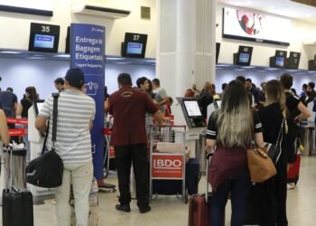 Setor de serviços cai 0,4% em maio por recuo na área de transportes