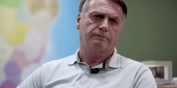 Polícia Federal realiza busca na casa de Jair Bolsonaro