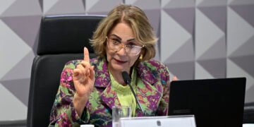 Damares Alves solicita esclarecimentos sobre declarações de Lula