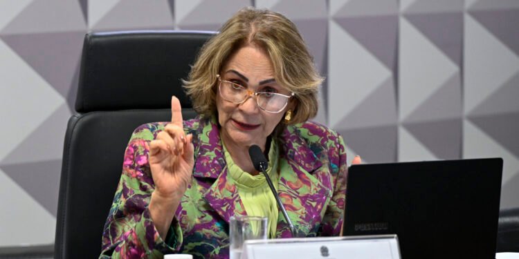 Damares Alves solicita esclarecimentos sobre declarações de Lula
