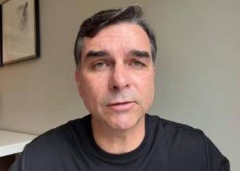 Flávio responsabiliza governo Lula por tarifas sobre carne bovina