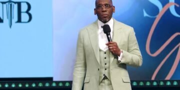 Pastor Jamal Bryant ora pela família de Nolan Wells após tragédia