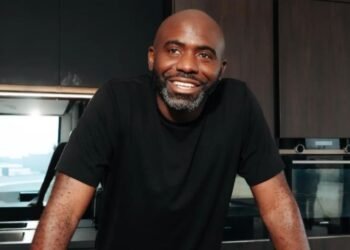 Fabrice Muamba: ex-jogador testemunha milagre e fala sobre fé