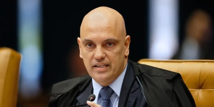 Moraes mantém prisão domiciliar de Bolsonaro e impõe novas restrições