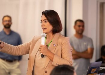 Michelle Bolsonaro descarta ser vice de Zema na eleição