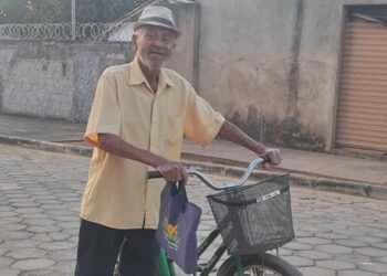Idoso de 89 anos evangeliza de bicicleta em Minas Gerais
