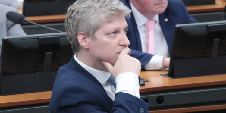 Justiça rejeita ação do PT contra Marcel Van Hattem na CPMI