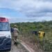 Ônibus com romeiros tomba no Ceará e provoca morte de duas pessoas