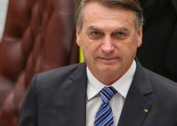 Alexandre de Moraes decide manter Bolsonaro em prisão domiciliar