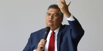 Dino bloqueia R$ 119 milhões de Valdemar por suspeitas em emendas
