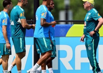 Brasil inicia preparação para oitavas da Copa contra Noruega