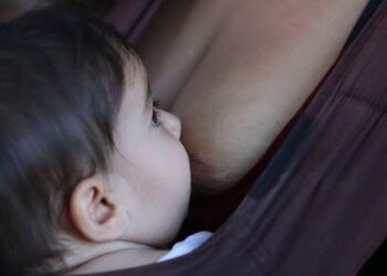Amamentação reduz risco de doença cardíaca na mãe