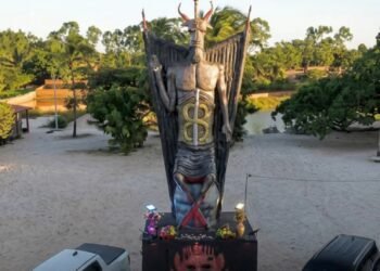 Feiticeira investe R$ 100 mil em estátua do Diabo no Ceará