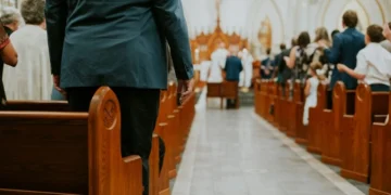 Oito milhões a mais frequentam igrejas nos EUA, mas jovens homens preocupam