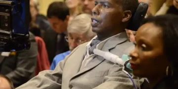 O.J. Brigance, ex-jogador dos Ravens, morre aos 56 anos após batalha contra ELA