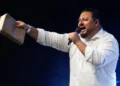 Justiça torna réu pastor Moises de Jesus Lima por discriminação