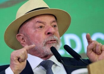 Atitude irresponsável, diz Lula após revogação de visto de embaixadora