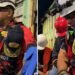 De joelhos, socorristas venezuelanos oram a Deus para encontrar sobreviventes na Colômbia