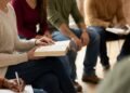 Pesquisa: Cristãos em pequenos grupos têm maior engajamento bíblico e vida espiritual ativa