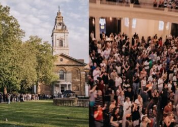 Sob forte calor, mais de 1.500 pessoas fazem fila para culto de oração em Londres