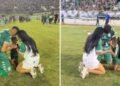 Jogador do Gama ajoelha em campo e ora com a família após vitória: “Deus é bom”
