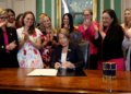 Massachusetts aprova lei que permite aborto até o fim da gestação