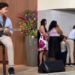 Enquanto tocava na igreja, menino se emociona ao ver pai se batizar de surpresa