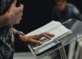 94% dos pastores temem que IA interprete a Bíblia de forma errada, diz pesquisa