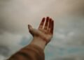 Como ouvir o Espírito Santo? Pastor ensina prática diária para reconhecer Sua voz