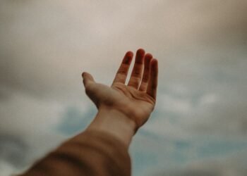 Como ouvir o Espírito Santo? Pastor ensina prática diária para reconhecer Sua voz