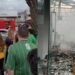 Cristãos louvam em frente à igreja destruída por incêndio em Recife: ‘Estamos de pé’