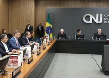CNJ afasta ex-juíza da Lava Jato por dois anos