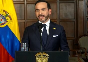 Justiça ordena presidente da Colômbia a se desculpar por ato religioso em posse