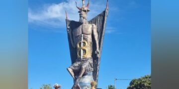 Estátua do diabo de 11 metros é erguida no CE e cristãos reagem: “A Luz vencerá as trevas”