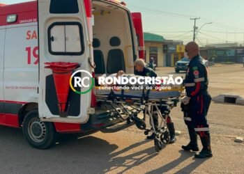 Mulher fica ferida em acidente entre carro e moto na zona leste de Porto Velho