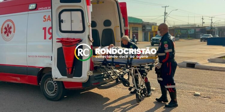 Mulher fica ferida em acidente entre carro e moto na zona leste de Porto Velho