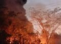 Incêndio no Bairro Industrial assusta moradores e acende alerta em Cacoal